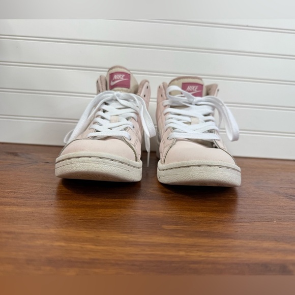 Nike women’s pink and white Court Royale 2 Mid high top tennis shoes. Size 6.5 - Picture 2 of 12